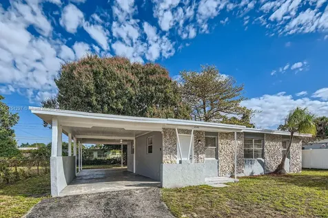 3541 NW 2nd Street Lauderhill FL 33311