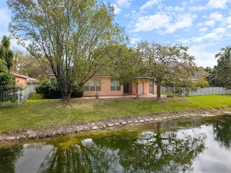 4387 NW 42nd Terrace Coconut Creek FL 33073