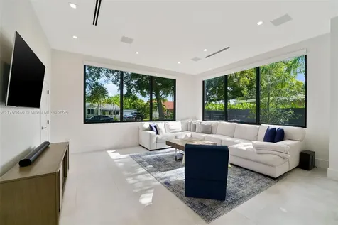 4321 SW 11th Street Miami FL 33134