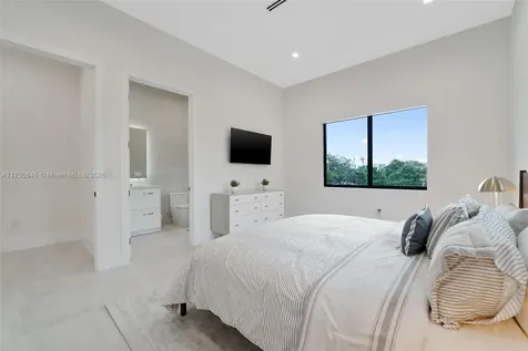 4321 SW 11th Street Miami FL 33134