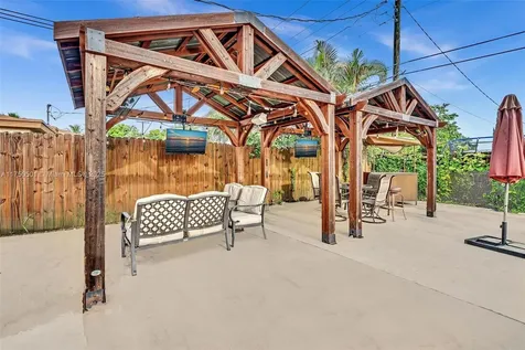 6960 SW 15th Street Pembroke Pines FL 33023
