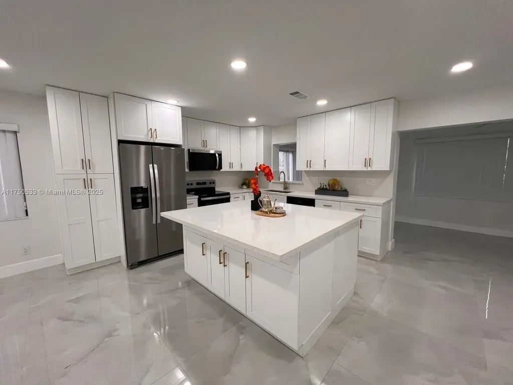 2807 NW 9th Street Fort Lauderdale FL 33311