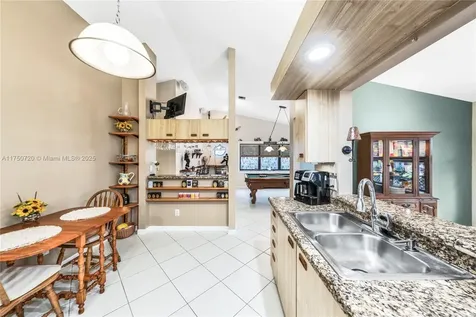 6910 W Wedgewood Avenue Davie FL 33331