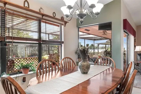 6910 W Wedgewood Avenue Davie FL 33331