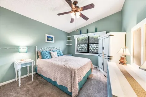 6910 W Wedgewood Avenue Davie FL 33331