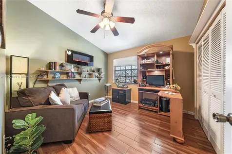 6910 W Wedgewood Avenue Davie FL 33331