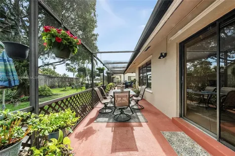 6910 W Wedgewood Avenue Davie FL 33331