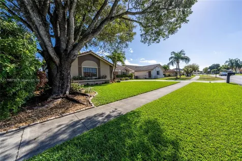 6910 W Wedgewood Avenue Davie FL 33331