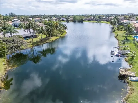 6910 W Wedgewood Avenue Davie FL 33331