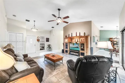 6910 W Wedgewood Avenue Davie FL 33331