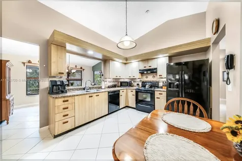 6910 W Wedgewood Avenue Davie FL 33331