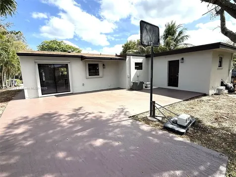 1100 N 71st Terrace Hollywood FL 33024