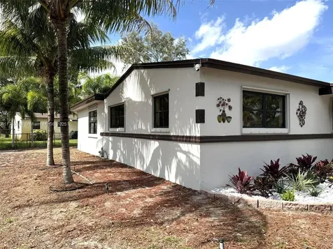 1100 N 71st Terrace Hollywood FL 33024
