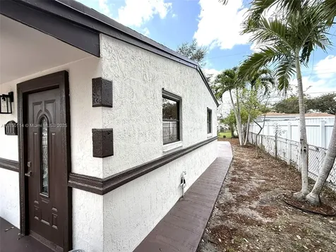 1100 N 71st Terrace Hollywood FL 33024