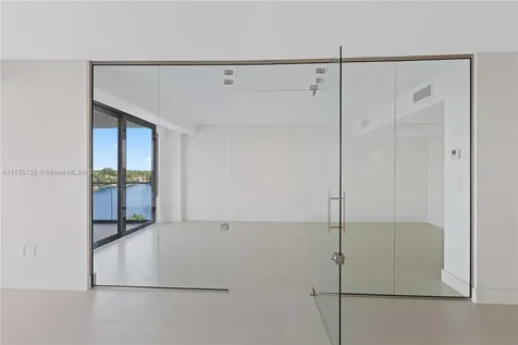 5500 Collins Avenue Miami Beach FL 33140