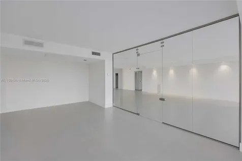 5500 Collins Avenue Miami Beach FL 33140