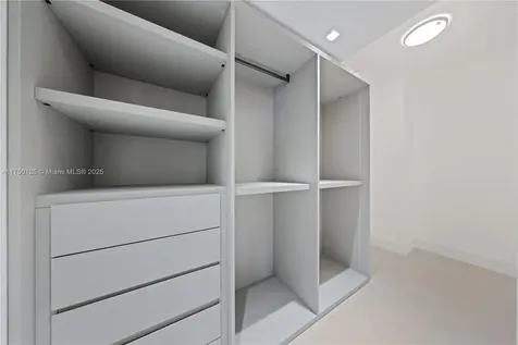 5500 Collins Avenue Miami Beach FL 33140