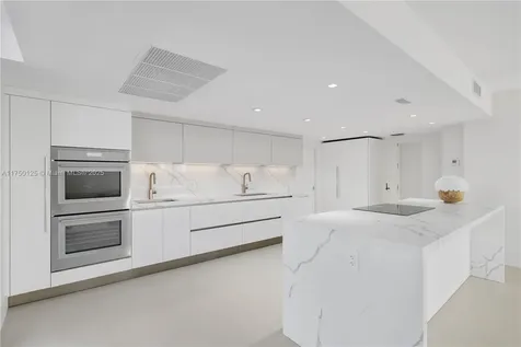 5500 Collins Avenue Miami Beach FL 33140