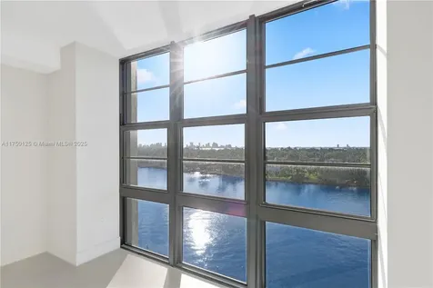 5500 Collins Avenue Miami Beach FL 33140