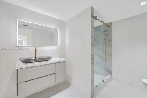 5500 Collins Avenue Miami Beach FL 33140