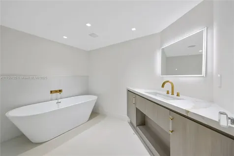 5500 Collins Avenue Miami Beach FL 33140