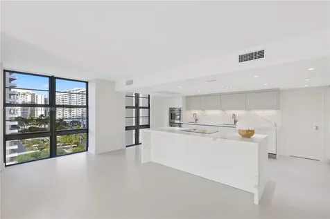 5500 Collins Avenue Miami Beach FL 33140