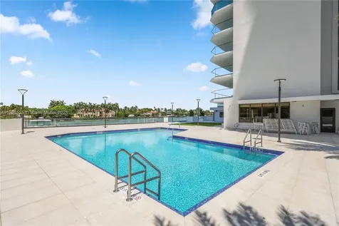5500 Collins Avenue Miami Beach FL 33140