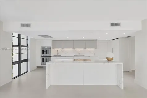 5500 Collins Avenue Miami Beach FL 33140