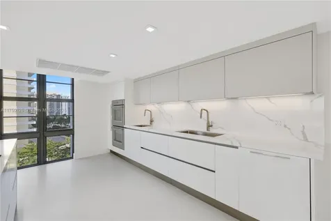 5500 Collins Avenue Miami Beach FL 33140