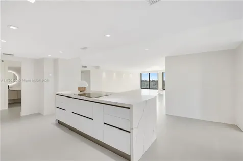 5500 Collins Avenue Miami Beach FL 33140