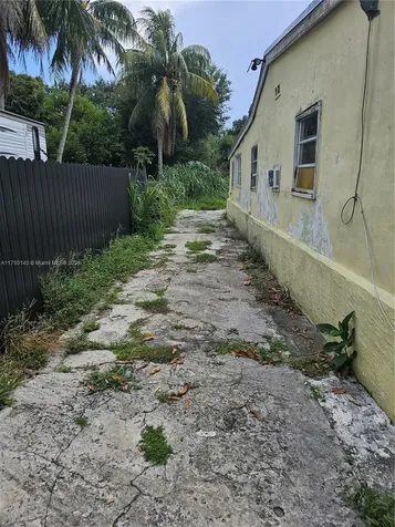 9333 NW 5th Avenue Miami FL 33150