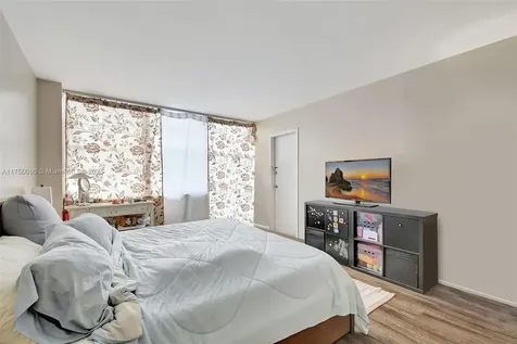 18051 Biscayne Boulevard Aventura FL 33160