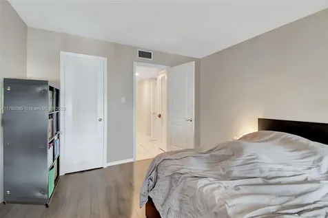 18051 Biscayne Boulevard Aventura FL 33160