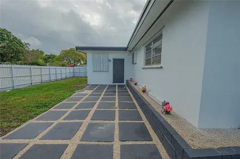 7401 Taylor Street Hollywood FL 33024