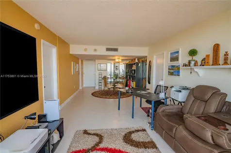 3675 N Country Club Drive Aventura FL 33180