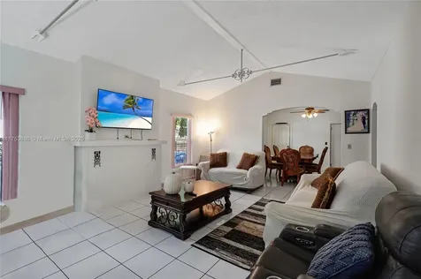 4727 NE 1st Court Miami FL 33137