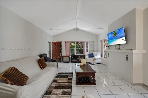 4727 NE 1st Court Miami FL 33137