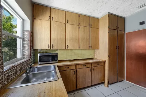 4727 NE 1st Court Miami FL 33137