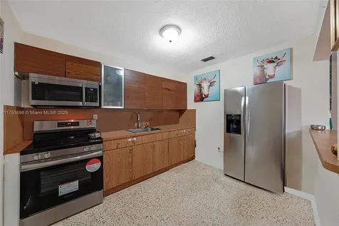 4727 NE 1st Court Miami FL 33137
