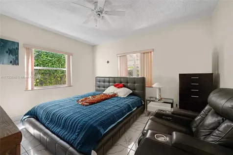 4727 NE 1st Court Miami FL 33137