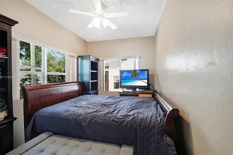 4727 NE 1st Court Miami FL 33137