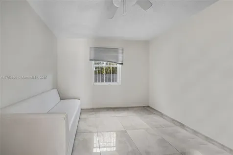4727 NE 1st Court Miami FL 33137