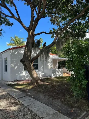 4727 NE 1st Court Miami FL 33137