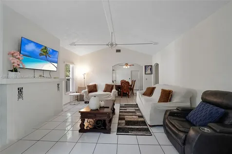 4727 NE 1st Court Miami FL 33137