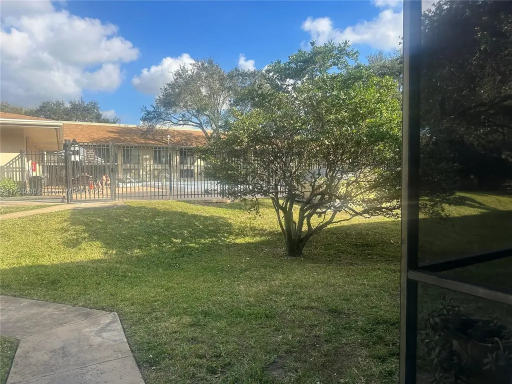 5851 Washington Street Hollywood FL 33121