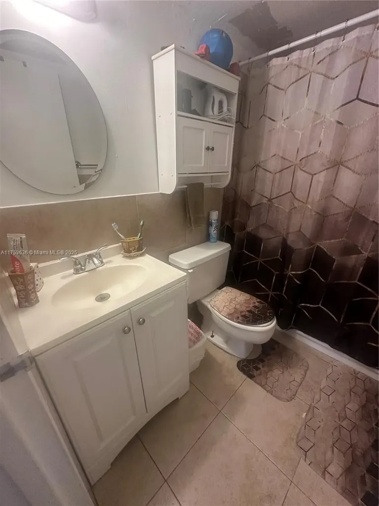 5851 Washington Street Hollywood FL 33121