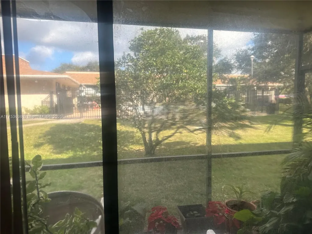 5851 Washington Street Hollywood FL 33121