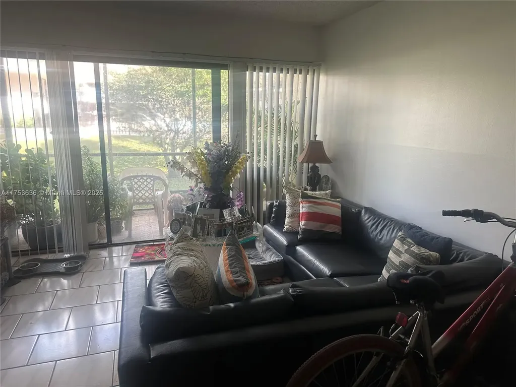5851 Washington Street Hollywood FL 33121