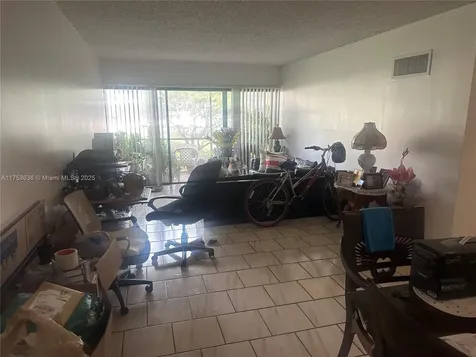 5851 Washington Street Hollywood FL 33121