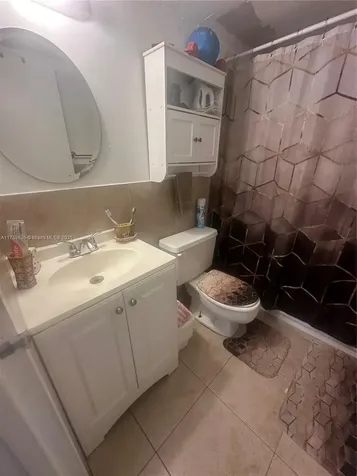 5851 Washington Street Hollywood FL 33121